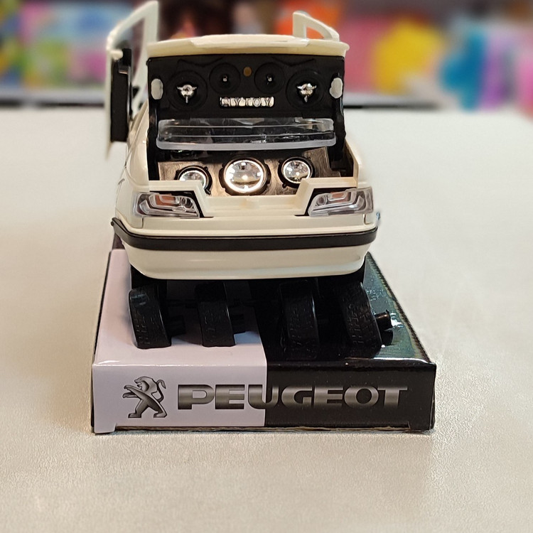 ماکت ماشین پژو پارس درب باز شو